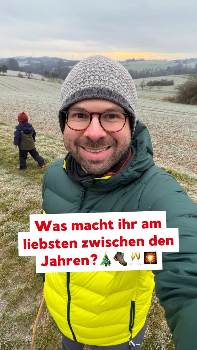 Also, ich liebe ja schon allein den Begriff “zwischen den Jahren” 🤗 Zwischen Weihnachten und Silvester genieße ich am liebsten die Zeit draußen, um anschließend mit einem Buch und einem heißen Kaffee vor dem Kaminfeuer zu entspannen. ☕️🔥 Was sind eure Favoriten für die Zeit kurz vor dem neuen Jahr, wenn ihr nicht gerade arbeiten müsst?🎄✨🥂🎇