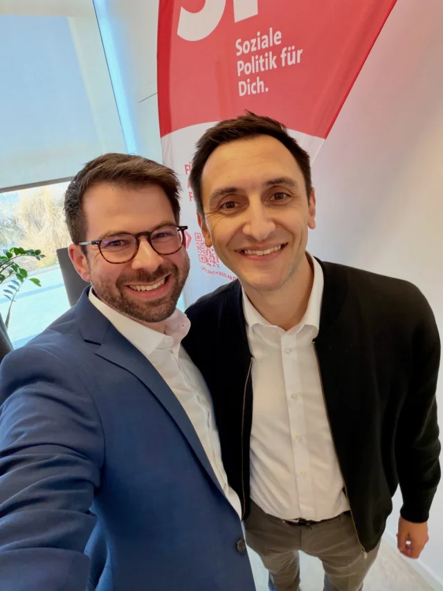 🫶 Heute im Quartierszentrum in Großostheim-Ringheim: Kreisparteitag mit Neuwahlen. Herzlichen Glückwunsch an @wolfgangjehn zur Wahl als Vorsitzender und @sophie_spd und Benedikt Klebing zur Wahl als Stellvertreter*innen 🔥❤️