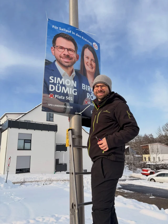 Natürlich klettere auch ich aktuell an Straßenlaternen hoch, aber ohne ein so geniales Team mit unglaublich vielen netten Menschen im Rücken würde ein Wahlkampf gar nicht funktionieren. 🫶 Vielen Dank an alle, die sich so viel Zeit nehmen und aktuell bei Wind und Wetter Plakate aufhängen, Wahlkampfstände besetzen, Flyer und Zeitungen verteilen und für unsere gute Sache werben. 🙏 Vielen, vielen Dank an euch alle. Ihr seid spitze! ❤️ #landkreisaschaffenburg #wahlkampf #sailauf #alzenau #kahlammain