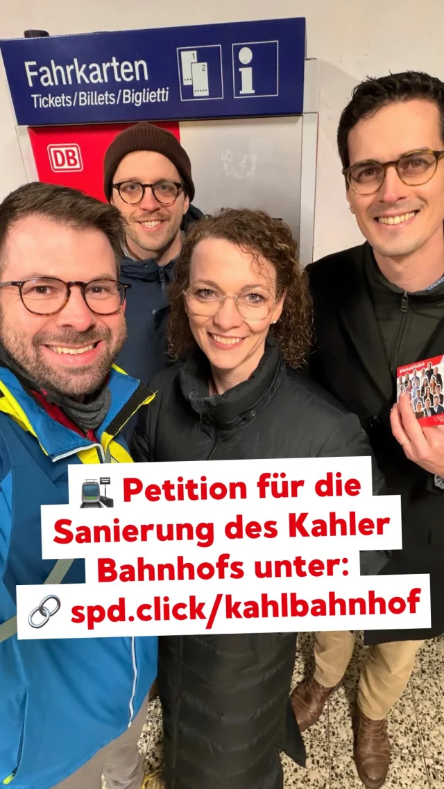 🚉 Der Bahnhof Kahl ist eine Zumutung: undichte Dächer, keine sicheren Fahrradständer, kaum Sitzmöglichheiten. ⏰ Die Bahn plant einen Umbau… aber erst bis 2040. 🌧️ Wir können nicht 14 Jahre warten, während Pendler täglich im Regen stehen. ✊ Deshalb fordere wir mit dieser Petition: sofortige Verbesserungen bei Sauberkeit, Überdachung und Barrierefreiheit. ✍️ Unterschreib jetzt für einen Bahnhof, der heute funktioniert unter: 🔗 spd.click/kahlbahnhof ➡️ Link in Bio #kahlammain #kahl #bahnhof #aschaffenburg #bahn
