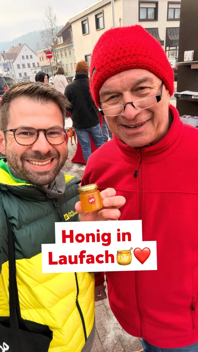🍯 Laufacher Honig von Siegfried Schwarz heute an der Lenne neben der Bäckerei Faust ❤️ Dazu Kaffee, Kuchen und auch was Deftiges an der Laufacher „Ansprechbar“ 🔥 Klasse Aktion und Danke an das gesamte Team 🫶 #laufach #spessart #landkreisaschaffenburg #aschaffenburg @siegfried_1954 @friedrichwiederwaehlen @spd_laufach