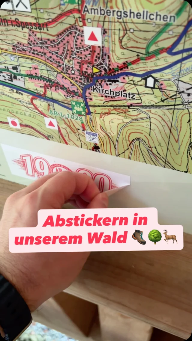 Abstickern in unserem Wald 🥾🌳🦌 Besser noch: Erst garnicht die tollen Karten bei uns im #spessart bestickern 😉
